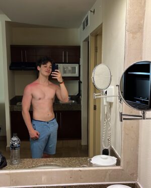 Dylan Kingwell Instagram - México 23 🇲🇽🌅 (pisa con cuidado joven)