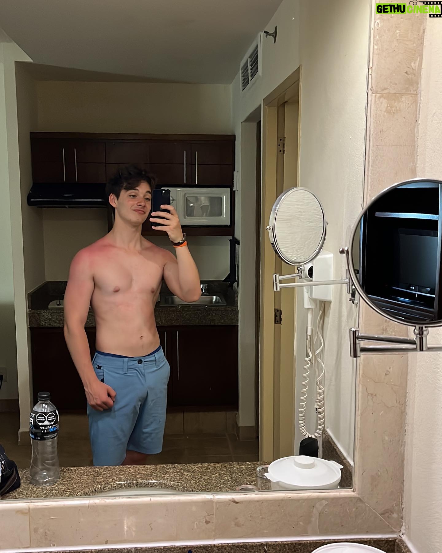Dylan Kingwell - 85.8K Likes - México 23 🇲🇽🌅 (pisa con cuidado joven)