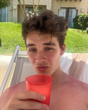 Dylan Kingwell Instagram - México 23 🇲🇽🌅 (pisa con cuidado joven)