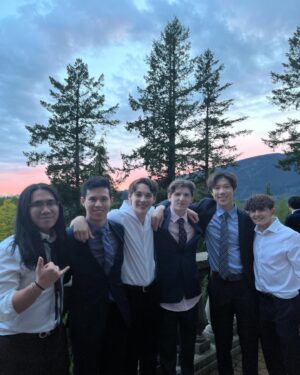 Dylan Kingwell Instagram - Grad 2022 ❤️🇨🇦🇪🇸🇮🇹🇩🇪

One of the best nights of my life, gracias por los recuerdos, ci vedremo presto, bis später ❤️