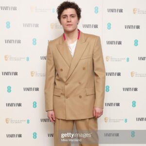 Dylan Llewellyn Instagram - @vanityfairlondon @ee @bafta #EERisingStar #EEBAFTAs @sohohouse @LoopVIP 

Stylist: @ellalouisegaskell 
Suit: @stellamccartney
Shoes: @harrysoflondon
Jewellery: @tillysveaas