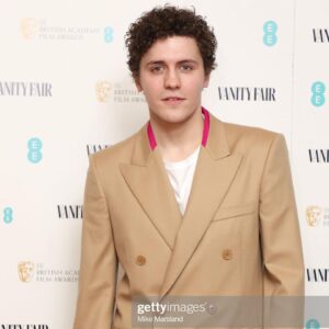 Dylan Llewellyn Instagram - @vanityfairlondon @ee @bafta #EERisingStar #EEBAFTAs @sohohouse @LoopVIP 

Stylist: @ellalouisegaskell 
Suit: @stellamccartney
Shoes: @harrysoflondon
Jewellery: @tillysveaas