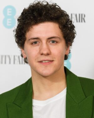 Dylan Llewellyn Instagram - Thank you @vanityfairlondon @ee @bafta for having me! #EERisingStar #EEBAFTAs @loopvip 
Venue- @joiabattersea @artotellondonbattersea 
Also thank you 
Suit, @amiparis
Shoes, @grensonshoes
@styledbysrh 
@jamesdkelly 
@pinnaclepruk