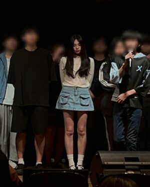EJ Instagram - 🪞✨
나는 나를 종이로 만든지 모르고 난로 가까이서 춤을 춘다.