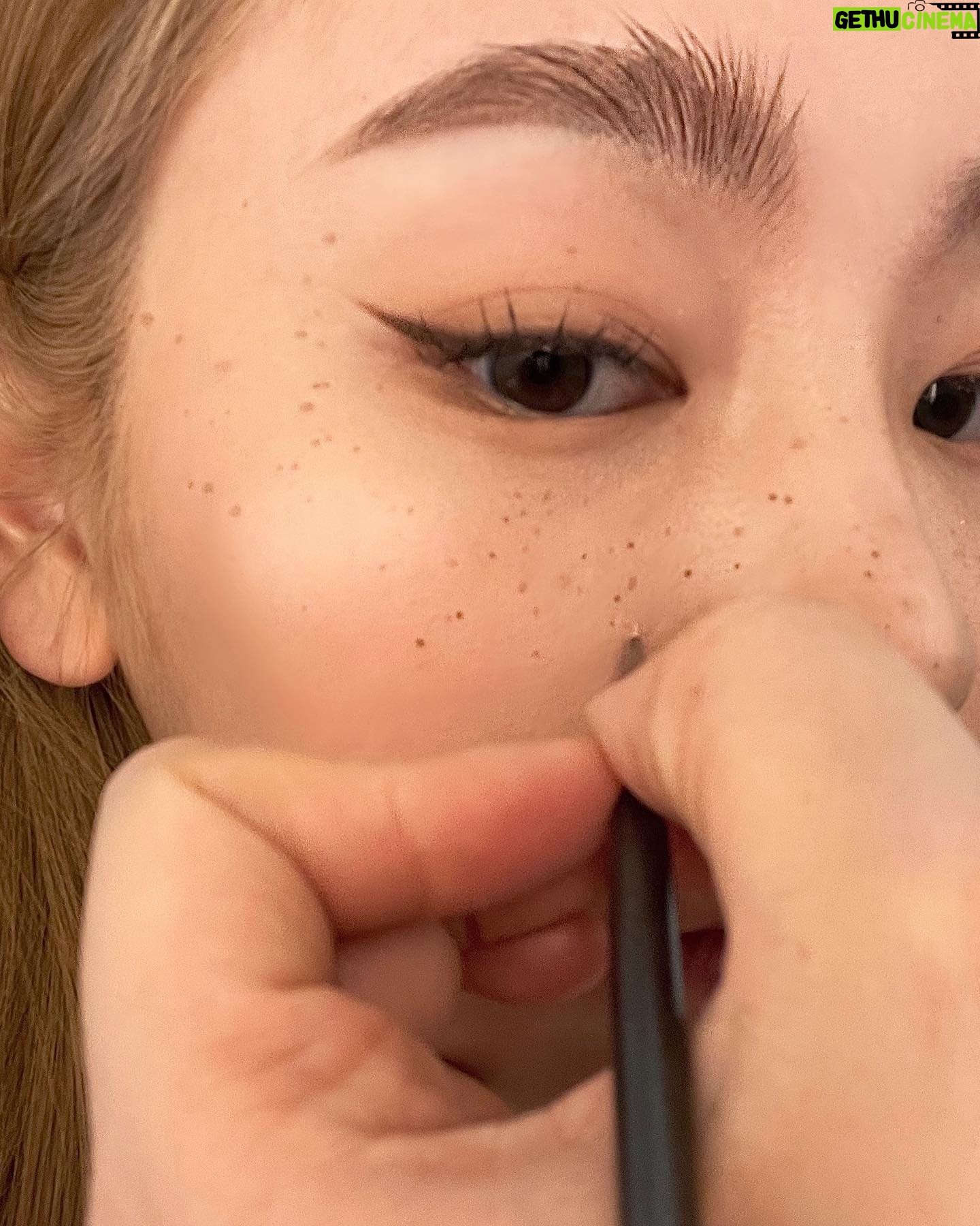 EJ - 1.3K Likes - 죽은 깨