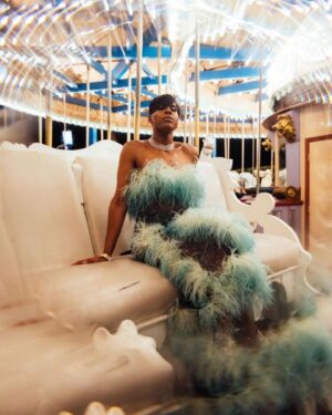 EJ Johnson Instagram - Officially entered my 30s with all my magic and powers activated! I took over @sixflagsmagicmountain for a night of glamour, opulence and magic surrounded by friends, family and love for my birthday extravaganza. It was the most incredible evening so I already this new chapter will be all of that and more. The queen hath arrived 👸🏾 #teamthis