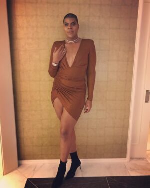 EJ Johnson Instagram - Channeling divine goddess energy for 2020. May this year be filled with love and abundance and may all your hearts desires manifest into reality 👸🏾😘 #teamthis