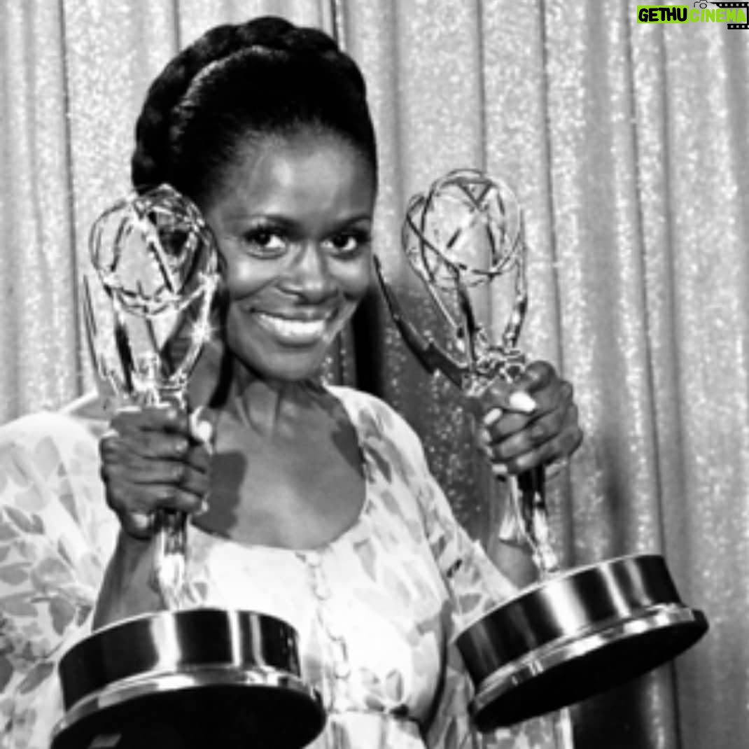 Ebonée Noel - 1K Likes - Queen... I actually don't have the words for what you meant to me. Thank you for 96 years of showing us how to dream.
#CicelyTyson
