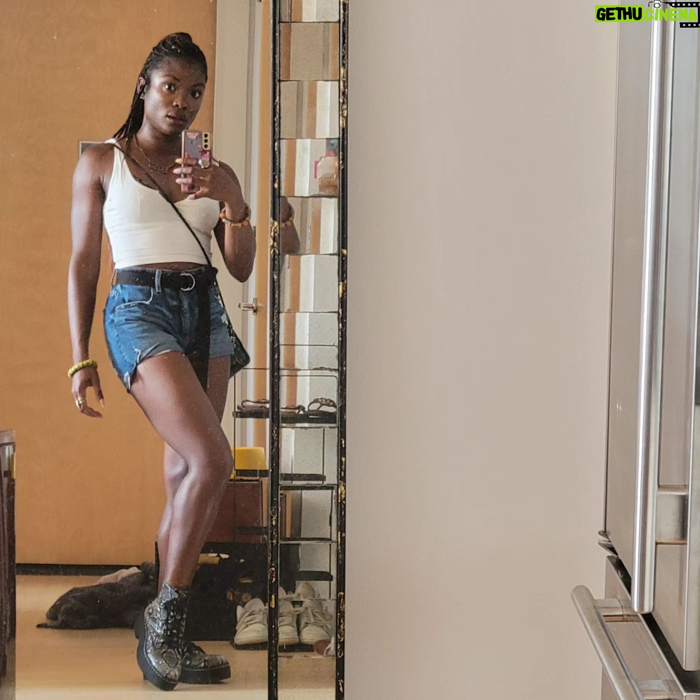 Ebonée Noel - 1K Likes - 7.29.23 RENAISSANCE
1. 🐝#10yearchallenge 🐝
MRS. CARTER 2013 🤝🏾 RENAISSANCE 2023
2. Stand alone fit pic bc... it was hittin'
3. As Joy-filled as I've ever been
4. 🌈 showed up cause Bey doesn't gatekeep womanhood.
5. Stadium Golden Hr while bestie waits in line.
6. FINALLY 🙌🏾🥹
7. ... Finally 🥺
8. Tfw you tryna figure out if you can bend the space time continuum and live in an infinite RENAISSANCE loop