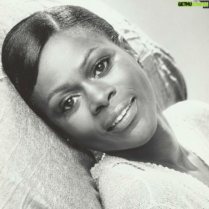 Ebonée Noel - 1K Likes - Queen... I actually don't have the words for what you meant to me. Thank you for 96 years of showing us how to dream.
#CicelyTyson