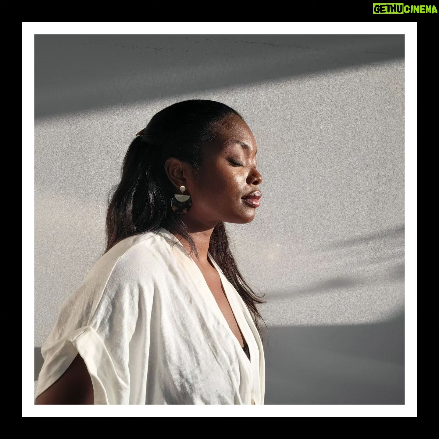 Ebonée Noel - 1K Likes - Focus in on the Shadow and the Light.
You see them, right?
🪽