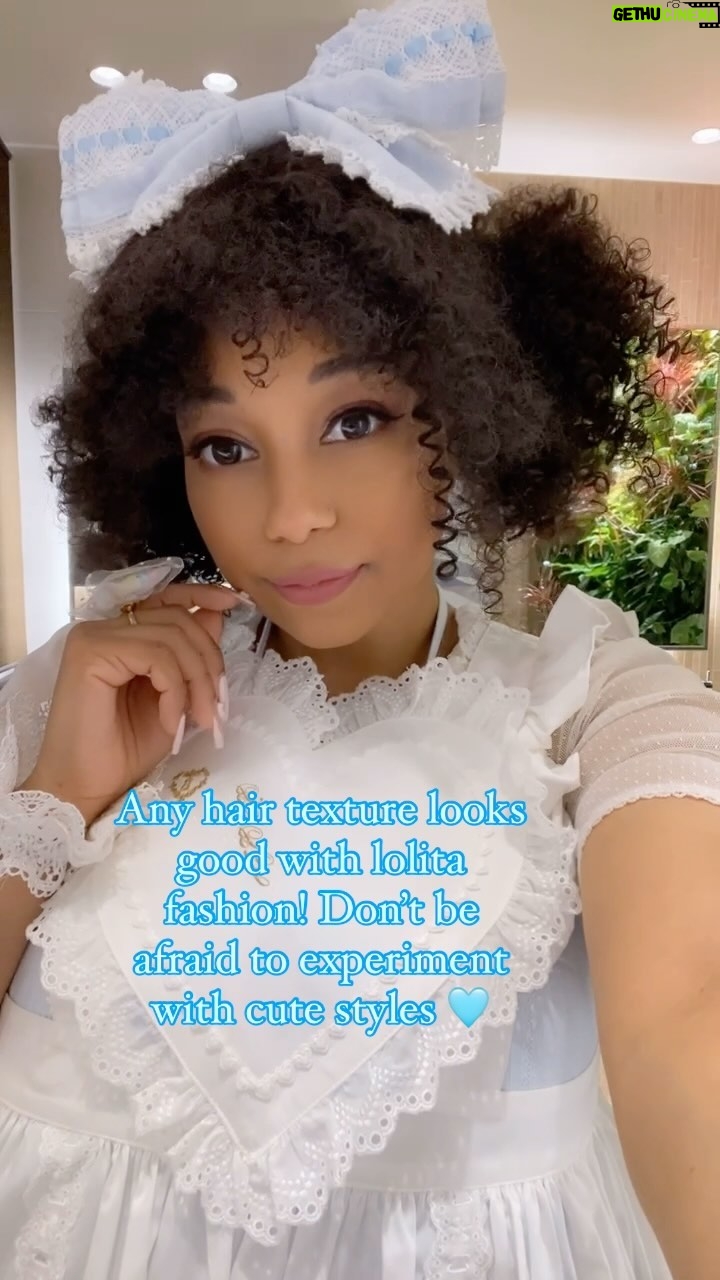 Ebony Bowens - 1K Likes - Tight curls and kinks have been my current obsession 👩🏽🦱🤍
#eglcommunity #babythestarshinebright #kawaiifashion #blacklolita #jfashion #eglfashion #sweetlolitafashion #lolitasofinstagram #plussizelolita