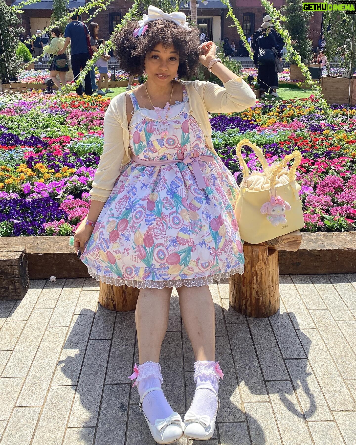 Ebony Bowens - 353 Likes - There’s always something lovely happening at Akarenga in Yokohama and I love living here 🥰 The flowers smelled amazing 💐
#eglcommunity #angelicpretty #kawaiifashion #blacklolita #jfashion #eglfashion #sweetlolitafashion #lolitasofinstagram #plussizelolita #easter