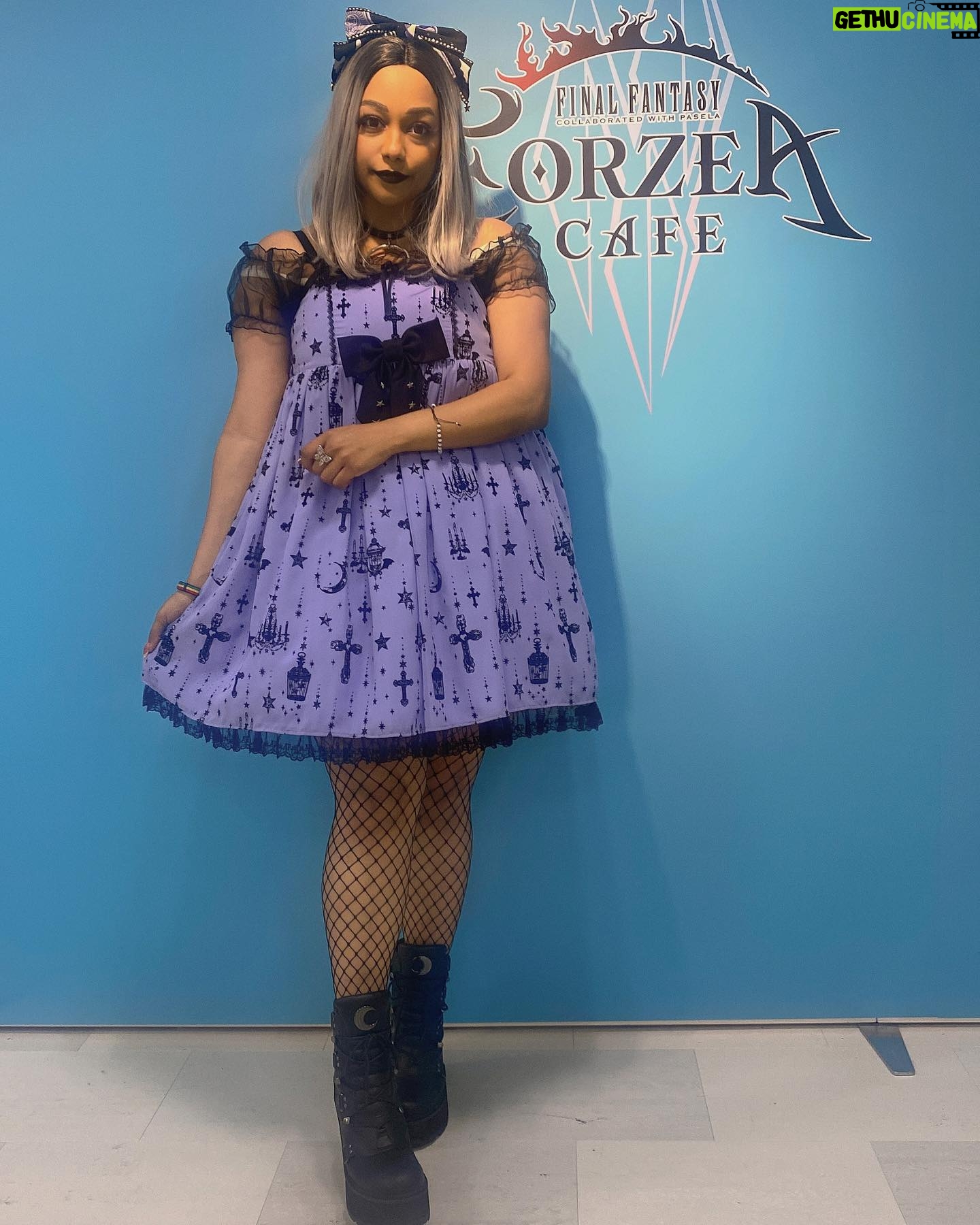 Ebony Bowens - 286 Likes - Currently balls deep in FFXIV plz don’t talk to me about anything else 💜
#eglcommunity #angelicpretty #holylantern #blacklolita #altfashion #kawaiifashion #alternative #altblackgirls