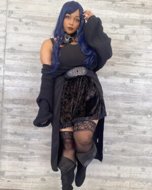Ebony Bowens Instagram - FFXIV Gaia 💙 FF14 ガイヤ 🖤
TGS2023 久々のコスプレ
本当に楽しかった✨✨✨

My Gaia cosplay for Tokyo Game Show! I haven’t properly cosplayed in forever and was a little nervous, but I’m pleased with how it came out ☺️

Luckily I was able to use clothing I already owned, and it worked perfectly bc… goth lol 😂 Hoping to improve on it in time for @ffxiv Japan Fanfest (if I even win lottery tickets lol) 🙏🏽🤍

#cosplay #gaia #ffxiv #ff14 #ガイヤ #コスプレ #TGS2023 #blackcosplayer #japan