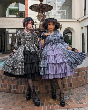 Ebony Bowens Instagram - Twinning photo shoot for @atelier_pierrot 💜🖤 

#eglcommunity #eglfashion #gothlolita #blacklolita #plussizelolita #atelierpierrot #harajukufashion #ロリータ #ロリータファッション #ゴシックロリータ #プラスサイズロリータ #アトリエピエロ
