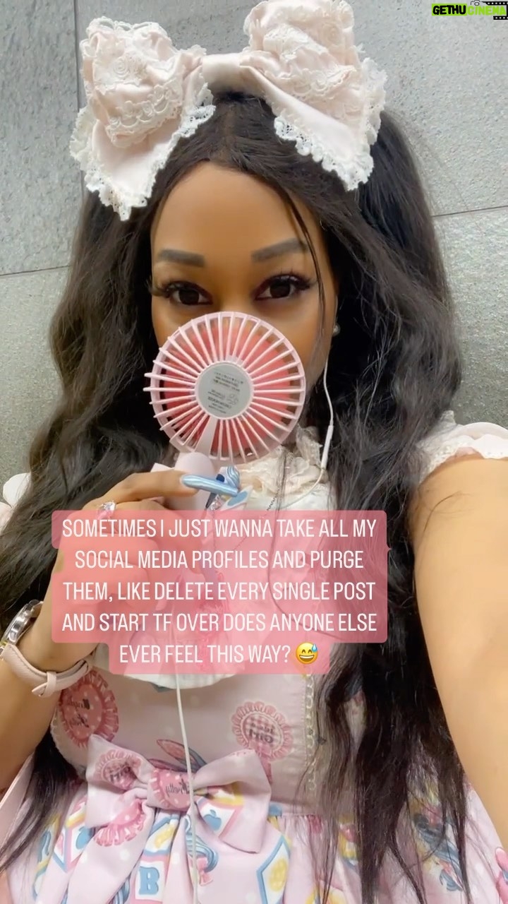 Ebony Bowens - 442 Likes - Is it just me??? 🥺
#eglcommunity #angelicpretty #blacklolita #lolitafashion #tokyo #kawaiifashion #ロリータ #ロリータファッション