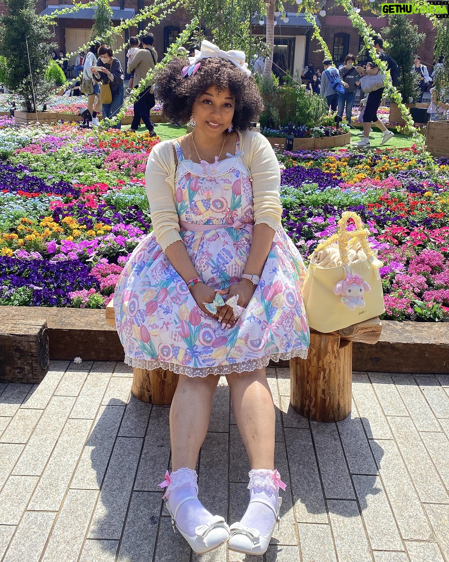Ebony Bowens - 353 Likes - There’s always something lovely happening at Akarenga in Yokohama and I love living here 🥰 The flowers smelled amazing 💐
#eglcommunity #angelicpretty #kawaiifashion #blacklolita #jfashion #eglfashion #sweetlolitafashion #lolitasofinstagram #plussizelolita #easter