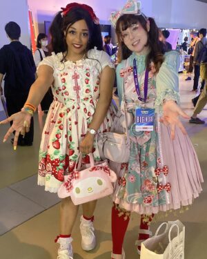 Ebony Bowens Instagram - Bumped into this cutie at @bitsummit in Kyoto @cathycat_tv 💕 almost 100 degrees but we both wore lolita 😂🎀

#jfashion #kawaiifashion #lolitafashion #ロリータ #ロリータファッション #ロリィタ #ロリィタファッション #angelicpretty #blacklolita