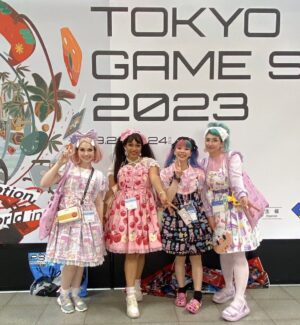 Ebony Bowens Instagram - The frilly girls did Tokyo Game Show today 🎀 Thanks for the super fun day! @samanthajeka @bububun @eevee 🩷 Still can’t believe we bumped into FFXIV’sGlobal Community Producer Toshio Murouchi casually chillin at the Square Enix area 🤍✨And Sonic waving us down for a pic as we walked by Sega booth like hello?? We should be waving you down you absolute icon?? 💙 And finally Chiitan was the best chaotic cutie 😂

#tokyogameshow #tokyogameshow2023 #tgs2023 #eglcommunity #angelicpretty #blacklolita #sweetlolitafashion #kawaiifashion