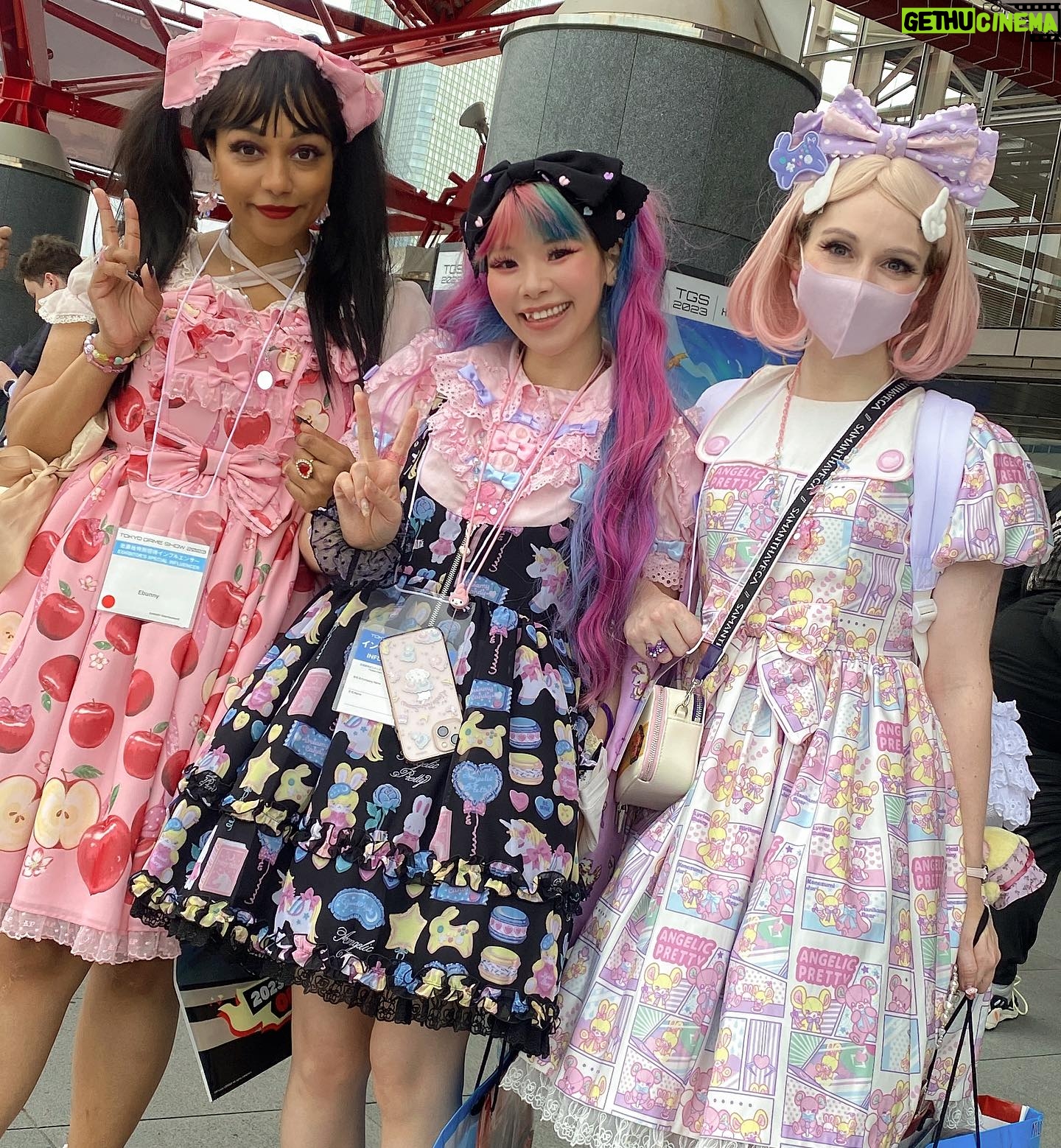 Ebony Bowens - 308 Likes - The frilly girls did Tokyo Game Show today 🎀 Thanks for the super fun day! @samanthajeka @bububun @eevee 🩷 Still can’t believe we bumped into FFXIV’sGlobal Community Producer Toshio Murouchi casually chillin at the Square Enix area 🤍✨And Sonic waving us down for a pic as we walked by Sega booth like hello?? We should be waving you down you absolute icon?? 💙 And finally Chiitan was the best chaotic cutie 😂
#tokyogameshow #tokyogameshow2023 #tgs2023 #eglcommunity #angelicpretty #blacklolita #sweetlolitafashion #kawaiifashion