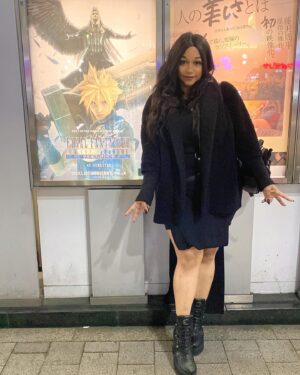 Ebony Bowens Instagram - The nerds were out full force in Tokyo tonight because it was a PACKED theater for Final Fantasy VII Advent Children 🔥 I cosplayed Tifa but got cold so put on a few layers 😆🖤 It was so cool to see it on a huge screen! Hearing Sephiroth say “long time no see, Cloud” in Japanese had me melting in my seat 🥹💕 I’m so pumped for FFVII Rebirth to release on 2/29!! 🔥🔥

#japan #tokyo #squareenix #finalfantasy7 #finalfantasyvii #ffvii #ff7 #adventchildren #tifa