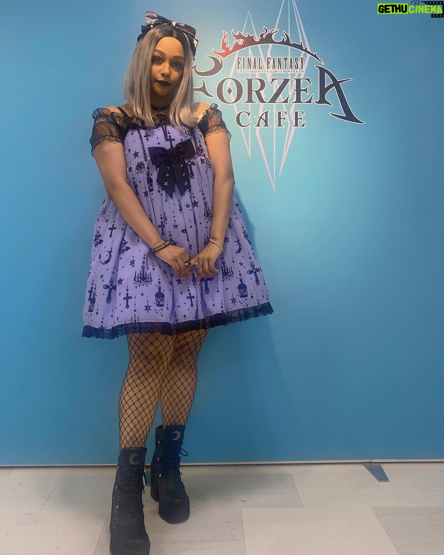 Ebony Bowens - 286 Likes - Currently balls deep in FFXIV plz don’t talk to me about anything else 💜
#eglcommunity #angelicpretty #holylantern #blacklolita #altfashion #kawaiifashion #alternative #altblackgirls