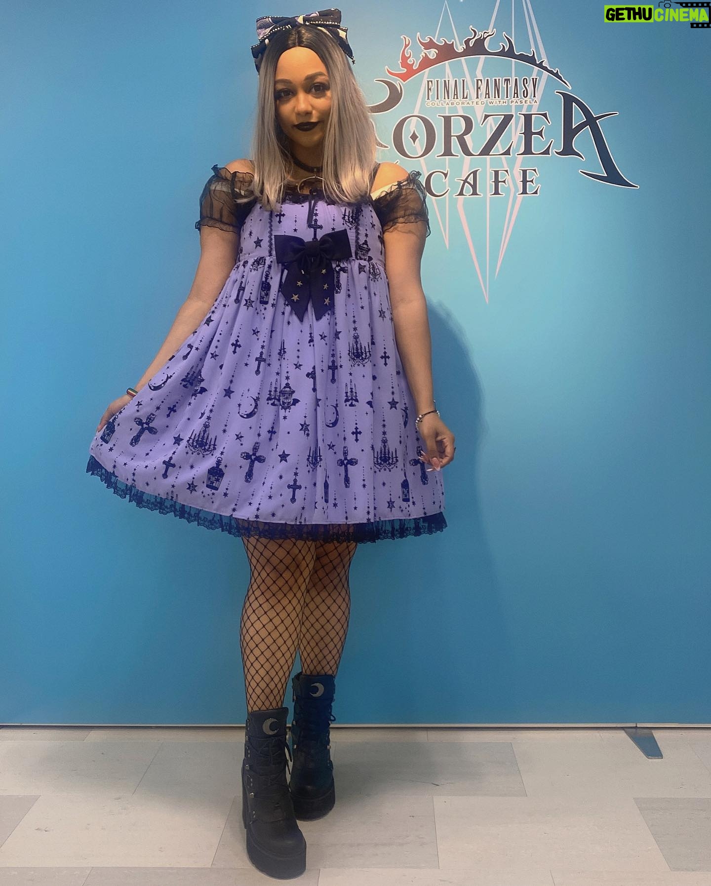 Ebony Bowens - 286 Likes - Currently balls deep in FFXIV plz don’t talk to me about anything else 💜
#eglcommunity #angelicpretty #holylantern #blacklolita #altfashion #kawaiifashion #alternative #altblackgirls