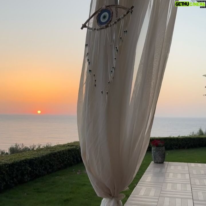 Ebru Akel - 58.6K Likes - Paylaşmak en güzeli ..
Hele de sevdlklerlnlzle olunca ……