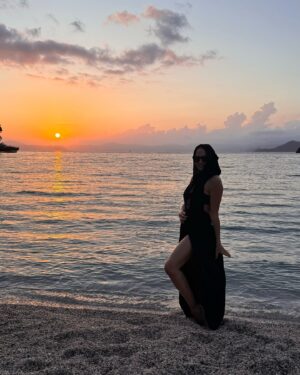 Ebru Akel Instagram - Sunset mi dediniz 🌅 benden sorulur!🧡