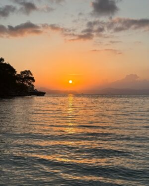 Ebru Akel Instagram - Sunset mi dediniz 🌅 benden sorulur!🧡