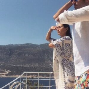 Ebru Aytemur Instagram - -Bak Öykü bizde bunlar var🕺🏽 
@arassenol  #tb 
🤙🏽😻

(Dipnot:Merak etmeyin Aras iyi🤣)