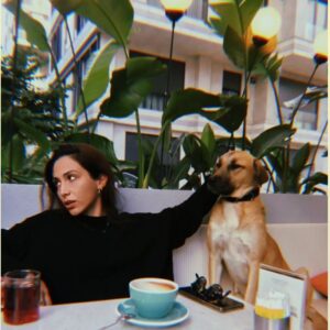 Ebru Aytemur Instagram - Dur bakalim Kont,bi dinleyelim,gerekirse beraber ısırırız😌