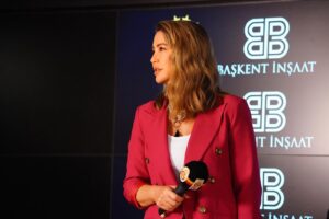 Ebru Gürsoy Instagram - Sponsorluklarına bir yenisini daha ekleyen kulübümüz, Başkent İnşaat ile yeni bir anlaşmaya imza attı. İmza töreninden kareler #işlergüçler #yayınlarçekimler 🎬 @yalcinsamett_ @fatmaergs