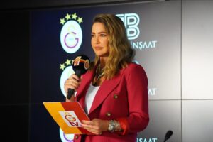 Ebru Gürsoy Instagram - Sponsorluklarına bir yenisini daha ekleyen kulübümüz, Başkent İnşaat ile yeni bir anlaşmaya imza attı. İmza töreninden kareler #işlergüçler #yayınlarçekimler 🎬 @yalcinsamett_ @fatmaergs