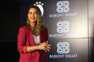 Ebru Gürsoy Instagram - Sponsorluklarına bir yenisini daha ekleyen kulübümüz, Başkent İnşaat ile yeni bir anlaşmaya imza attı. İmza töreninden kareler #işlergüçler #yayınlarçekimler 🎬 @yalcinsamett_ @fatmaergs