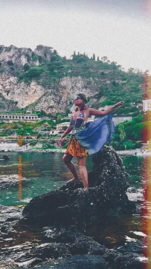 Ebru Gürsoy Instagram - Though there’s grinning and mandolining in sunny Italy
The beginning has just begun when the sun goes down🌄 #sicilyagünlükleri #reels #reeelsinstagram #travelreels #sunsetreels #taormina