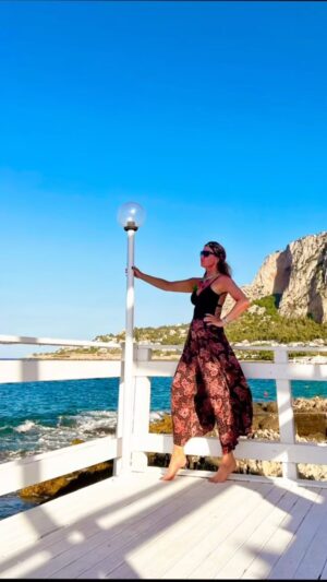 Ebru Gürsoy Instagram - Live in the sunshine, swim the sea, drink the wild air💋 #addaura #lidoaddaura #camarao #beachlife #ontherocks #vitaminsea #reels #travel #triptosicily #reelsinstagram #reelitfeelit #reelsvideo