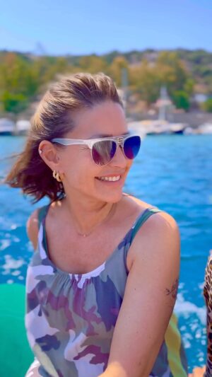 Ebru Gürsoy Instagram - Simply untie the lines and cast off ☀️⛵️ #boatlife #lifegoals #lifeonthewater #lifeaboard #dreamlife #boatride #boattrip #couplegoals #goodday #greatmemories #stressrelief #boating #miluthedog