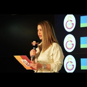 Ebru Gürsoy Instagram - Türk sporunun öncüsü Galatasaray, sporun enerjisi AKSA ile güçlerini birleştirdi. Kazancı Holding’in enerji şirketler grubu AKSA, Galatasaray Daikin Kadın Voleybol Takımı’nın tayt ön sponsoru oldu. İmza töreninden anlar 🎬 @yalcinsamett_  #işlergüçler #yayınlarçekimler