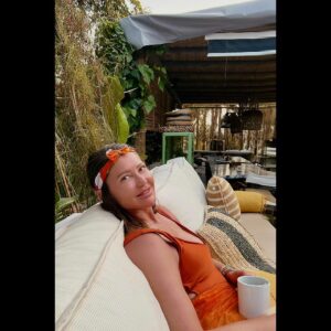 Ebru Gürsoy Instagram - 7/24 summer just started 🧡 #goodvibes #summergirl #lifeisbetterinabikini #skingetsdarkerhairgetslighterlifegetsbetter