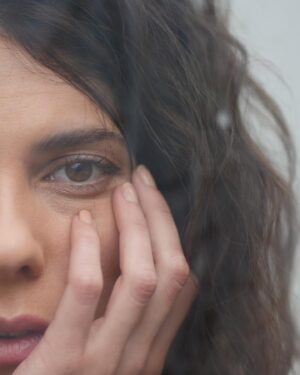 Ebru Ünlü Instagram - • insan kişiliğini yirmi dört saat kullanamaz bir günde. eskir’ •