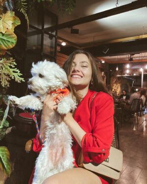Ece Baliç Instagram - kırmızıdan ve Betty’den geçemiyorum♥️