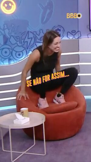 Ed Gama Instagram - #BATEPAPOBBB 💬 • Beatriz falando do treinamento que recebeu sobre como fazer o número 2 no #BBB24 🗣️ #RedeBBB