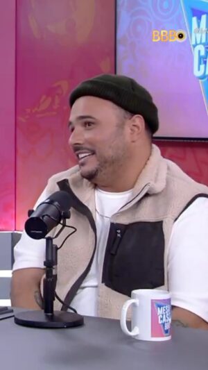 Ed Gama Instagram - #MESACASTBBB 🎙️ • E essa ideia aqui, hein, @edgama? 🗣️ 

💬 "Se eu atendesse o Big Fone, eu ia na cozinha, pegava 4 ovos e dava pra uma pessoa e falava assim: ‘Você tem que cuidar. Se 1 quebrar, você tá no Paredão'"☎️😂 

#BBB24 #RedeBBB