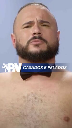 Ed Gama Instagram - Os noivos elevaram o significado da letra “beijo na boca é coisa do passado, agora moda é casar pelado com direito a suruba sem capa.” 

▶️ PORTA NEWS: CASADOS E PELADOS, CANTOR DE PAPELÃO E ELIANA X PATRÍCIA ABRAVANEL