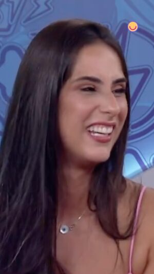 Ed Gama Instagram - #BBB24 🏠 “Homens com barba? Com quantos limões se faz uma limonada?” O @edgama não perdoa! 😅 Curtiram as tiradas da Deniziane no quadro “Papo Torto” do #BatePapoBBB? 😁 #RedeBBB