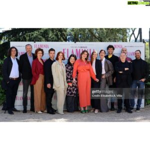 Ed Hendrik Instagram - ieri abbiamo presentato alla stampa “FLAMINIA” 
esordio alla regia di @michelagiraud 

grazie Michela
perché sei stata una condottiera coraggiosa e piena di amore, perché mi hai regalato qualcosa di unico
perché hai dedicato il film anche a mio padre, che si è divertito come un pazzo e io con lui
non lo dimenticherò mai🤍

grazie ai miei meravigliosi compagni @rita_abela_ @ludovicabizzaglia @lucrezialantedellarovere @antonello_fassari @francivaltorta @catherinebertonidelaet @fabriziocolica @sandanieletinti @thefrancescomarioni @roxycolace tutto il cast & la troupe 

grazie @giuseppesacca_ perché ci hai creduto e l’hai reso possibile insieme a @eagleoriginalcontent @pepitoproduzioni @visionfilmdistribution @mproietti 

grazie a @giorgioarmani @stellagiannetti perché, come sempre, mi avete fatto sentire bello e tanto speciale 

grazie a @churchs @flaviocer perché non potrei desiderare di più 

grazie alla mia squadra di fuoriclasse @studiocau @gianfilippocau @saracosetti_ @wannabemgmt @crawford_talents 

grazie al mio coach @alexprete e al lab @acting_lab_studio_prete perché da soli si va veloci, ma insieme si va lontano, e noi andiamo veloci e lontano scalando montagne

finire un film è ogni volta un miracolo, qui ce ne sono stati tanti✨

ci vediamo al cinema dall’11 Aprile con “FLAMINIA”🩷

daje

ph: @elisabetta_villa_rome