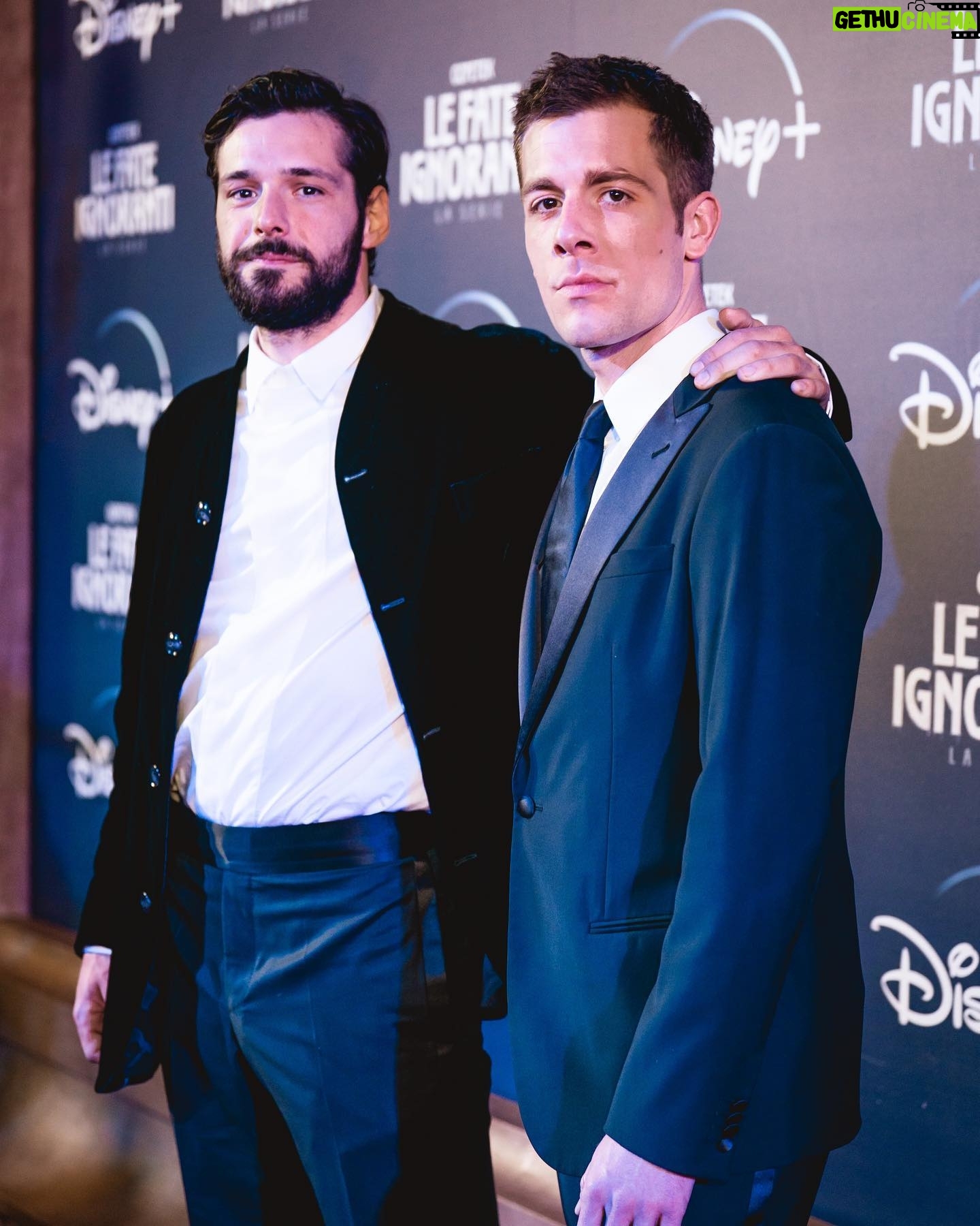 Ed Hendrik - 1.7K Likes - rallento e mi godo il viaggio ✨
poi se ti veste Giorgio Armani… grazie @giorgioarmani @stellagiannetti 💙
#LeFateIgnoranti
@ferzanozpetek
#disneyplus
@disneyplusit