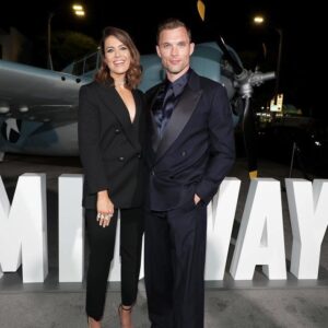 Ed Skrein Instagram - @midwaymovie LA Premiere with Aaron Eckhart @thereelpatrickwilson @mandymooremm @lukekleintank @rolandemmerich @thereallukeevans @nickjonas Flexing in @armani @turnbull_asser @thegreatfrogldn @pantherellasocks @georgecleverley @styleanderror @kumicraig love to @tony_grove @nickdsagar @aubreymarcus for the support 💙